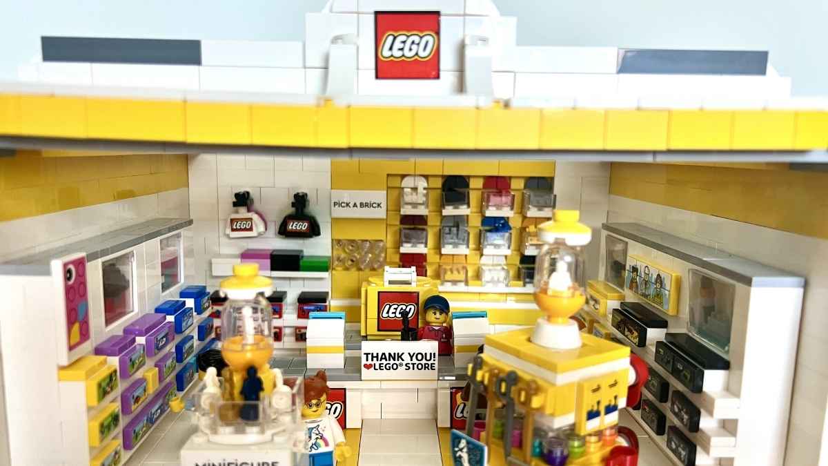 Tienda Lego recreada con piezas de construcción, imagen para la noticia sobre la próxima apertura en Nueva Condomina, Murcia.