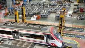 Renfe y Mitsubishi transforman Villaverde (Madrid) en un centro estratégico para reparar motores de tren en varios continentes