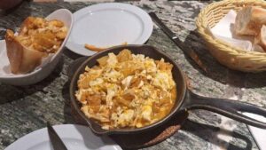 El rincón del centro de Madrid que suma miles de reseñas gracias a su comida sabrosa y donde comes por menos de 7 euros