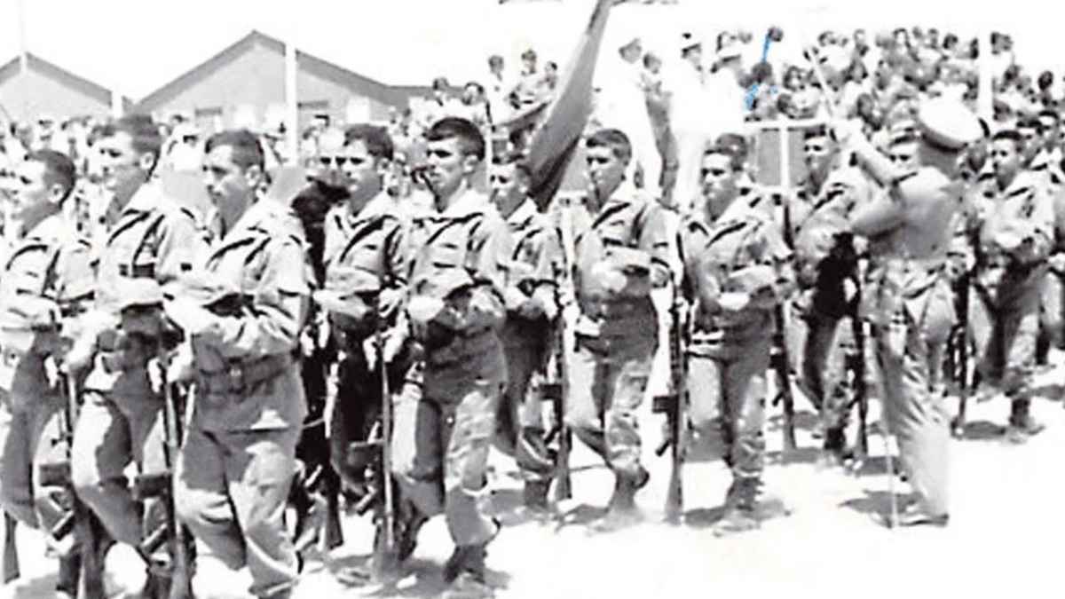 Militares profesionales durante una formación o acto castrense en una imagen de archivo