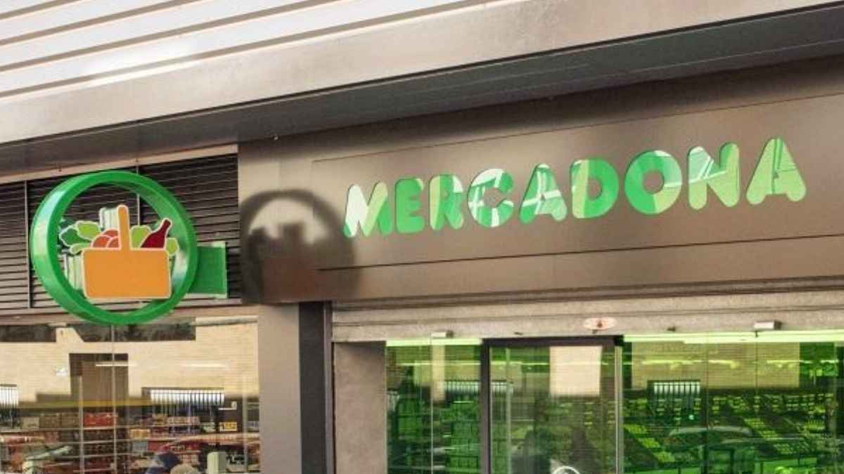 Imagen exterior de una tienda Mercadona con el logo visible
