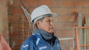 Albino, albañil boliviano en España: “Aquí se gana más, pero se paga con el cuerpo”