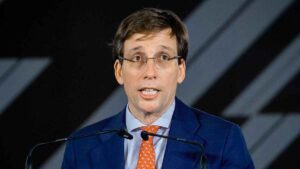 Almeida se enfrenta a una nueva petición para suspender las multas de la ZBE hasta que decida el Supremo