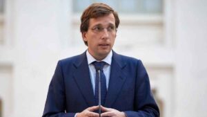 Almeida avisa de que la tasa de basuras de 2025 solo se devolverá en los casos que permita la ley