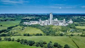 Una cementera española quiere convertir emisiones de CO2 en combustible para barcos y aviones