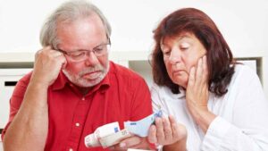 Miles de desempleados mayores de 52 años pueden perder temporalmente su subsidio si superan este límite