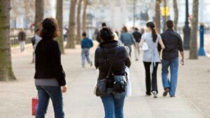 Despedido por pasear y conducir estando de baja: la Justicia confirma que la empresa debe indemnizarle 61.632 euros