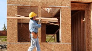 Despido inmediato por WhatsApp a un albañil durante una baja médica: el TSJ lo considera discriminatorio y lo anula