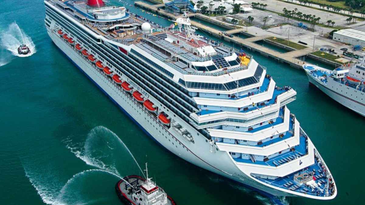 Crucero de Carnival atracado en puerto tras conocerse la condena a la naviera por indemnizar a una pasajera