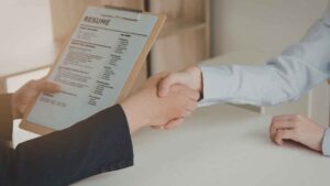 Las empresas ya usan algoritmos con IA para saber si aceptarías trabajar por menos dinero antes de contratarte