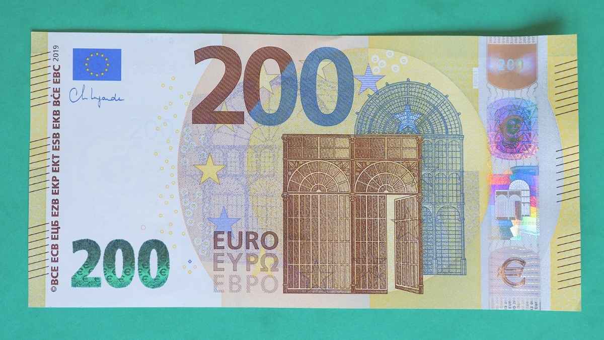 Billete de 200 euros usado para ilustrar la ayuda de 200 euros al mes por hijo en España