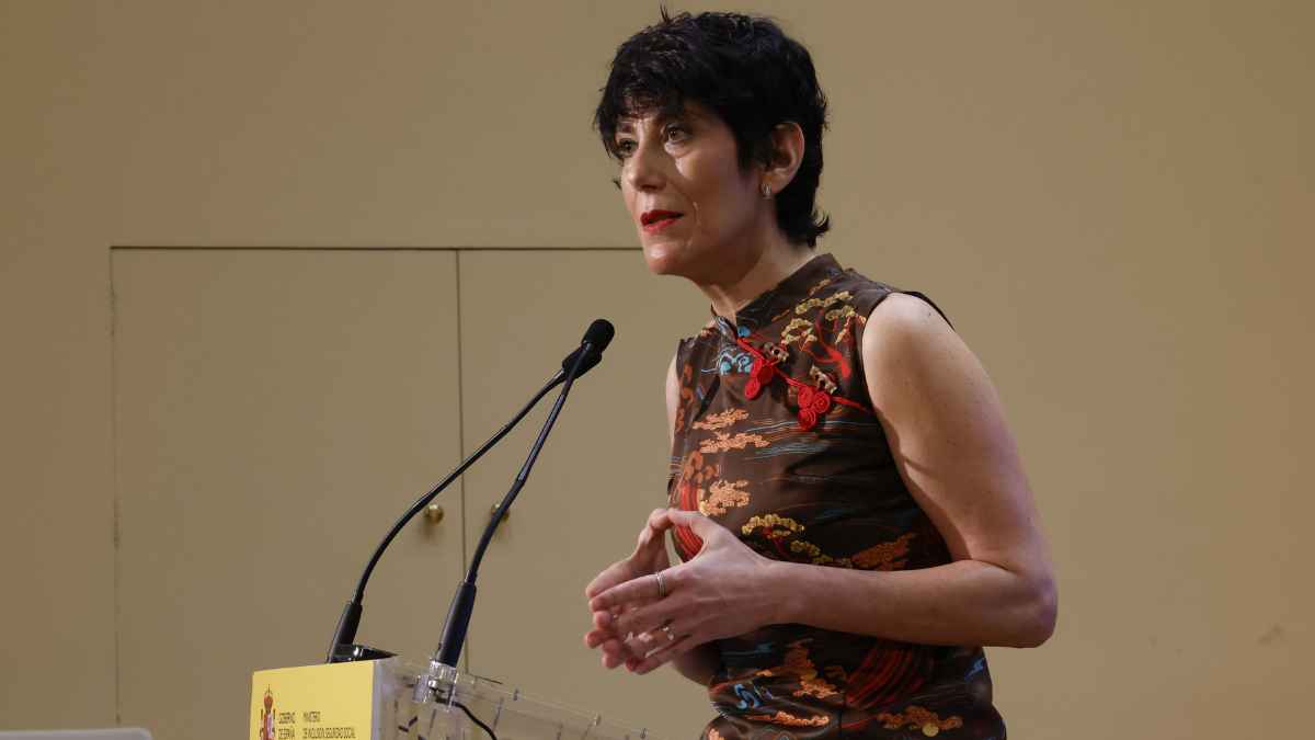 Mujer durante una intervención pública en una comparecencia sobre pensiones y jubilación anticipada