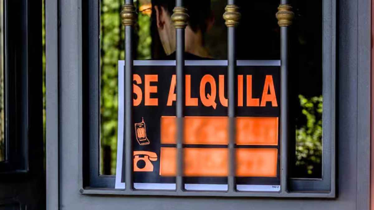 Cartel de se alquila en una vivienda relacionado con las deducciones del alquiler en la declaración de la Renta