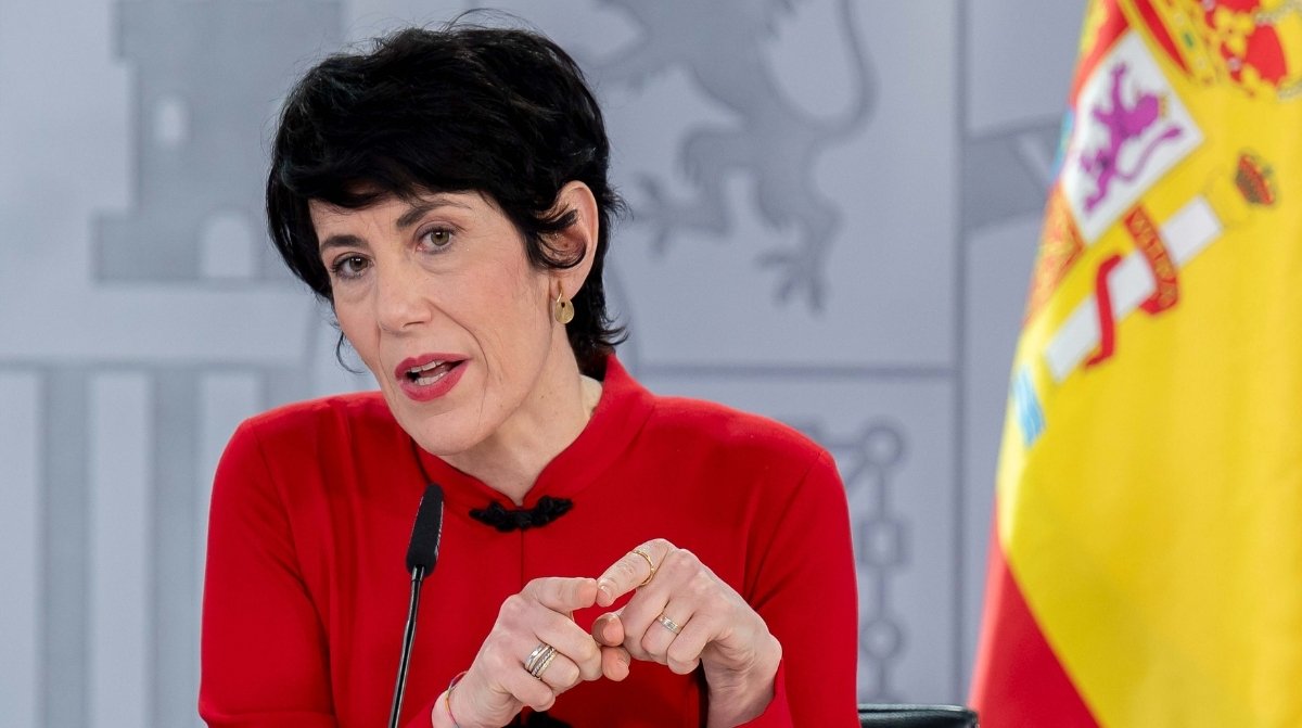 Responsable del Gobierno en rueda de prensa sobre requisitos de cotización para incapacidad permanente en España