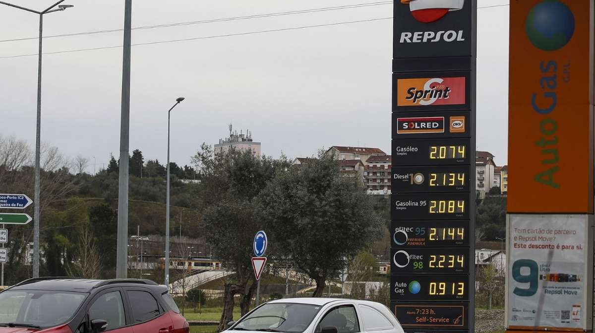 precio combustible gasolinera repsol subida carburantes descuento 40 centimos litro