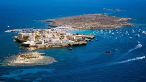 Esta pequeña isla de España donde viven 60 personas busca su independencia tras años de quejas por el transporte, los servicios básicos y la falta de atención