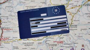 Esta tarjeta de la Seguridad Social te la envían gratis a casa y en menos de 5 días: se trata de un documento clave si viajas por Europa