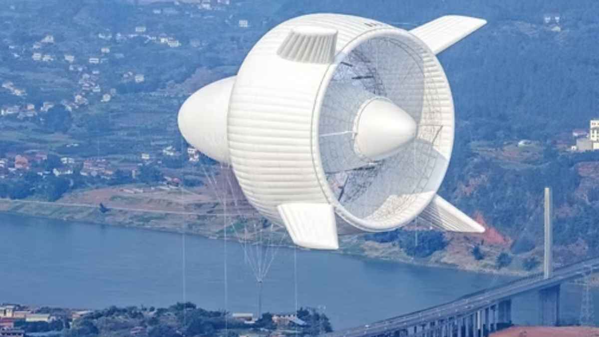 Turbina eólica voladora S2000 sobre un río durante una prueba de energía aerotransportada en China