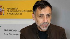 Alfonso Muñoz, funcionario de la Seguridad, hace el cálculo de la Seguridad Social que pone en duda si merece la pena esperar para la jubilación