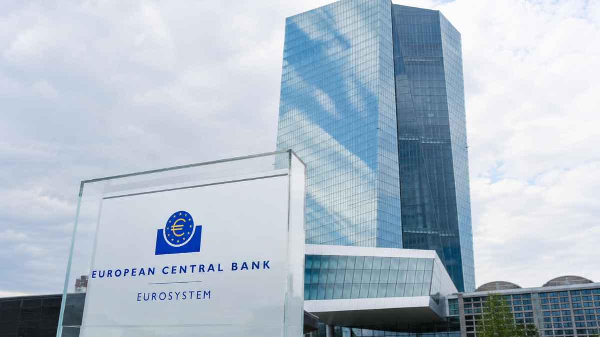 Edificio del Banco Central Europeo mientras los bancos suben la rentabilidad de los depósitos hasta el 3%