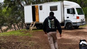 Cambió una casa fija por un camión: “No pago alquiler, ni luz y apenas pago agua”
