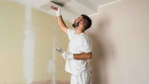 Esto es lo que puede cobrar un pintor por una jornada completa de trabajo en España durante 2026