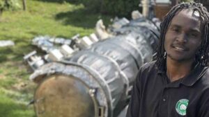 Un estudiante autodidacta crea un sistema capaz de transformar plástico usado en combustible líquido