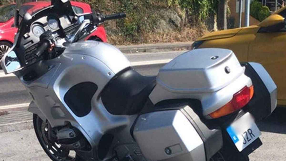 Moto camuflada de la Guardia Civil para vigilar infracciones de motoristas