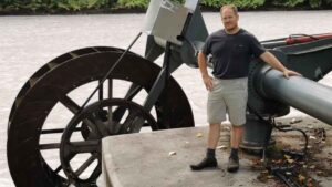 Un hombre se jubila y crea un sistema capaz de generar electricidad diaria sin depender del sol, ni del viento y tampoco de baterías o represas