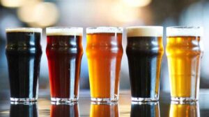 Luis Vida, catador de cerveza, señala diferencia de una cerveza con identidad de la típica caña que se pide en los bares