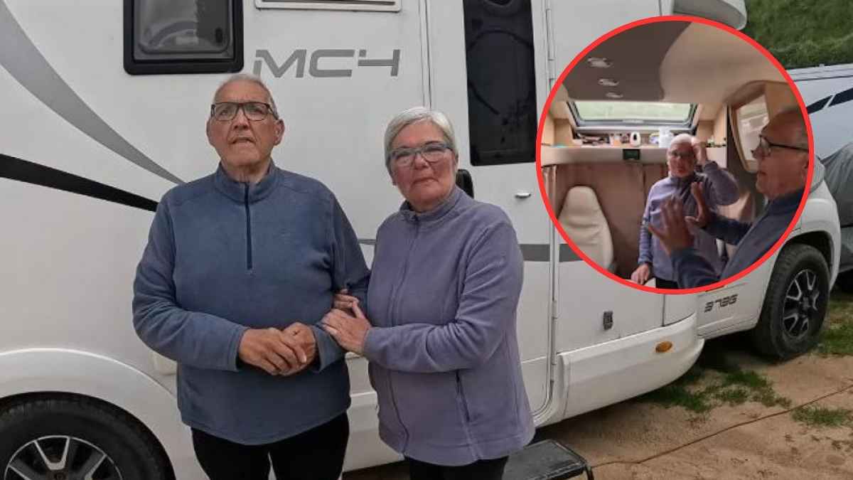 Maribel y Vicente, pensionistas, junto a la autocaravana en la que viven desde hace cinco años