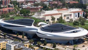 El museo que parece una nave espacial reunirá arte fantástico, manga, cómic y archivos de Star Wars
