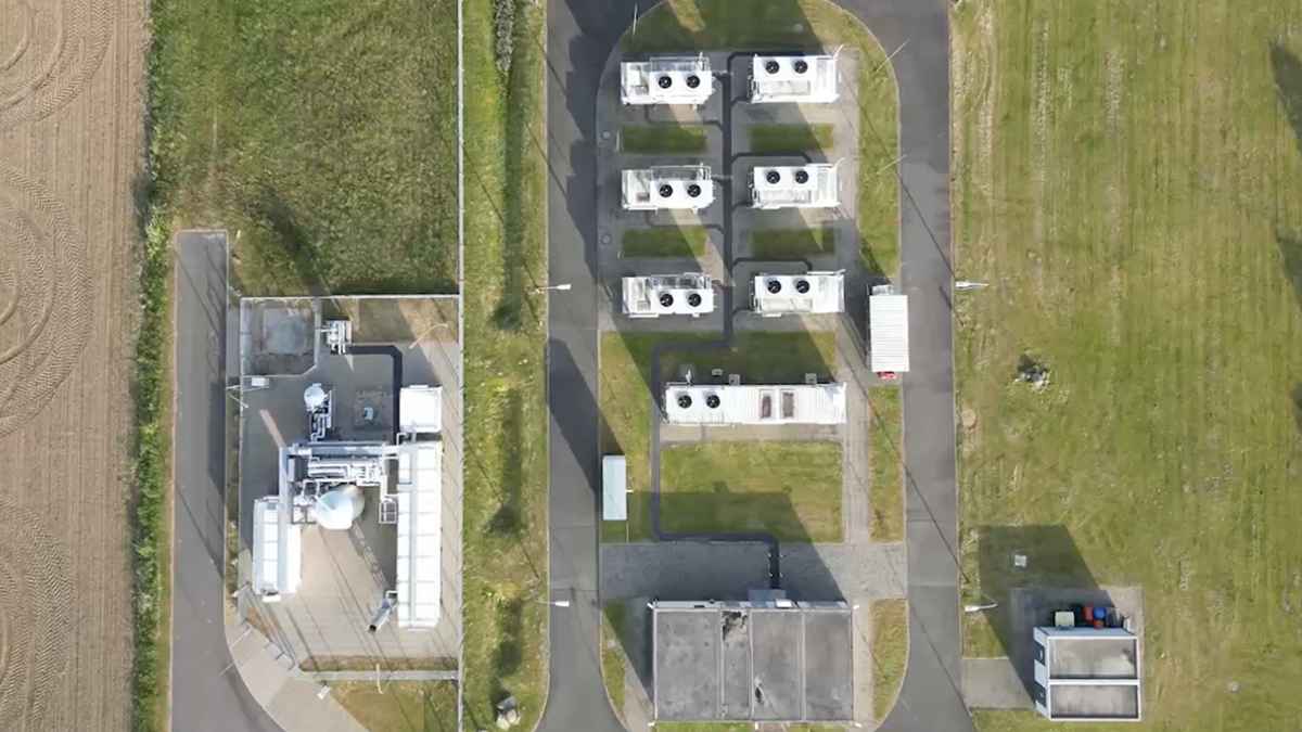Planta industrial de gas natural renovable en Extremadura que produce combustible sin fuentes fósiles mediante hidrógeno verde y CO2