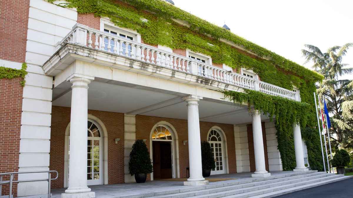 Fachada principal del Palacio de La Moncloa donde se organizan reuniones del Gobierno y recepciones diplomáticas