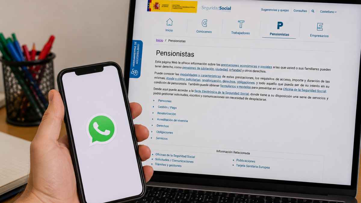 Pantalla de móvil con WhatsApp delante de la web de la Seguridad Social sobre pensionistas en un aviso por estafa online