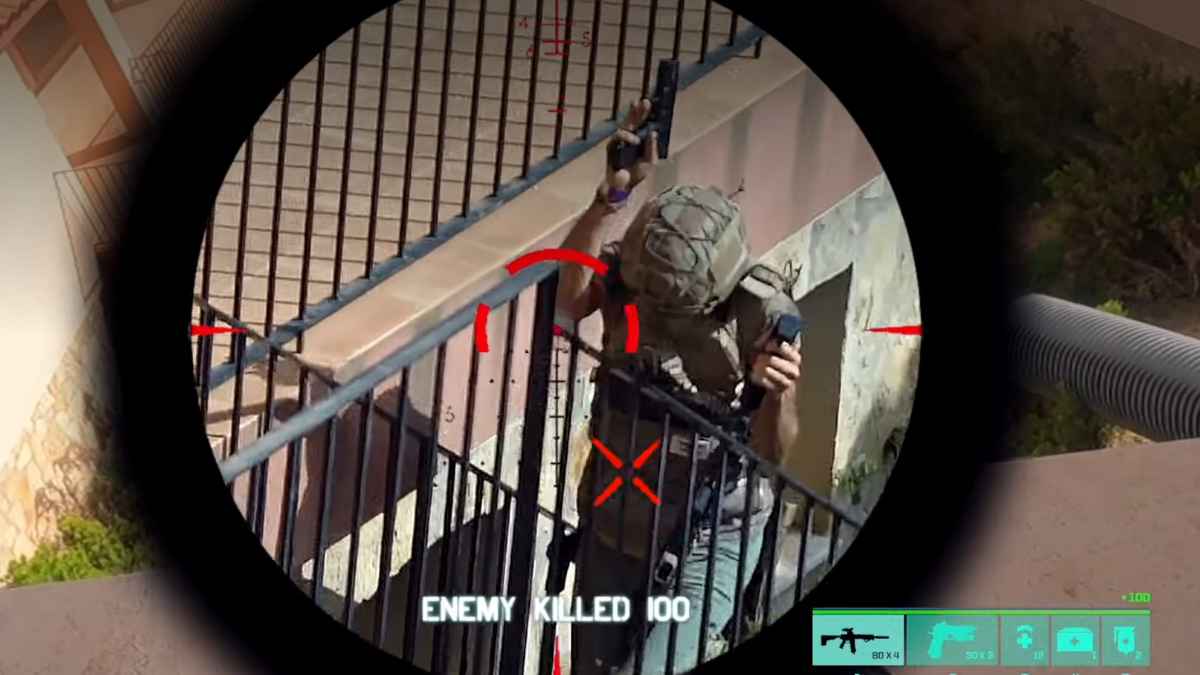 Jugador de airsoft en una urbanización abandonada de Siete Aguas durante una partida en un escenario tipo Call of Duty