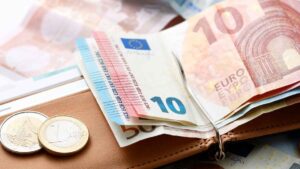 Llegan los vales de 60 euros para comprar material escolar: plazos, requisitos y comercios adheridos