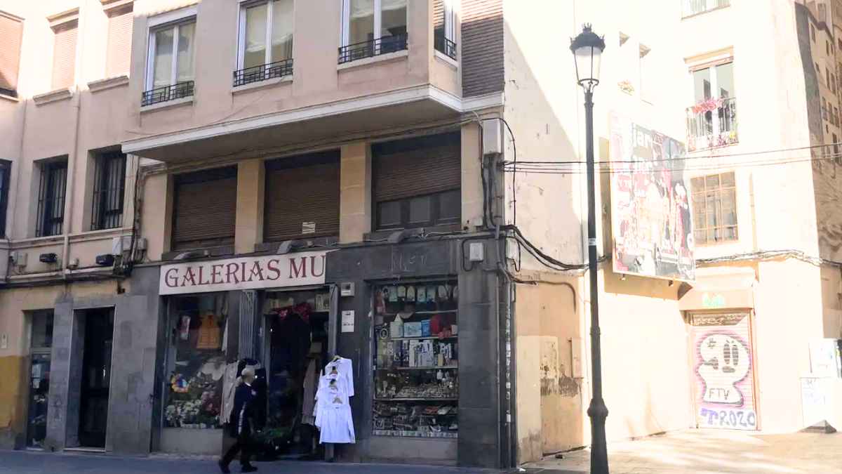 Fachada del Bazar Galerías Mu en el centro de Zaragoza antes de su cierre