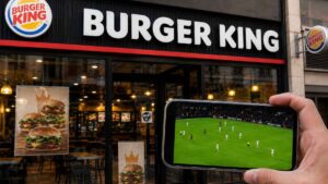 Burger King despide a un gerente por ver fútbol en el móvil y la Justicia obliga a pagarle casi 15.000 euros al trabajador