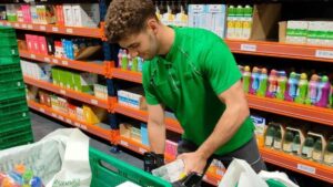 La colmena más grande de Mercadona cuenta con 32.000 metros cuadrados, 175 furgonetas ECO y 70 robots