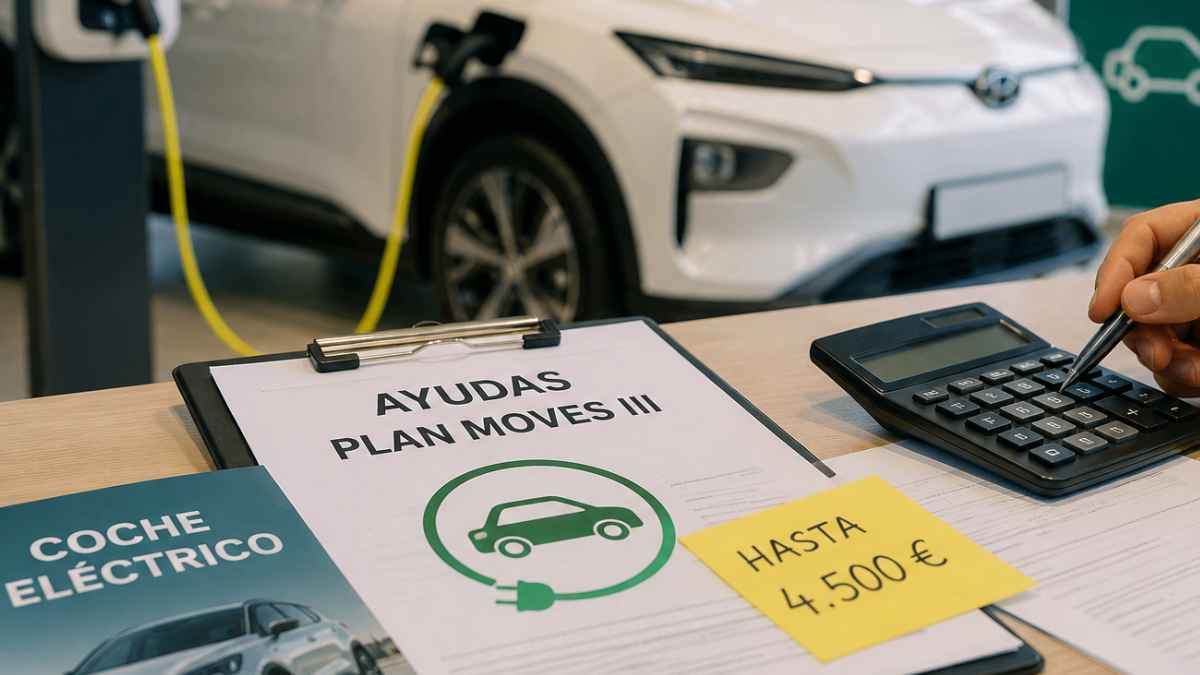 Comprador calcula las ayudas para un coche eléctrico mientras revisa la documentación del Plan Moves en un concesionario
