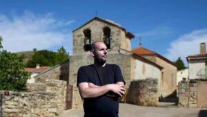 Gana 1.500 euros al mes, gasta la mitad y es el único habitante de este pueblo donde lleva 17 años viviendo solo