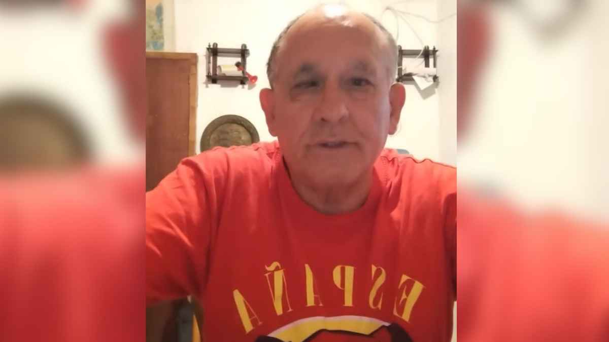 Hombre jubilado a los 62 años tras cobrar su primera pensión