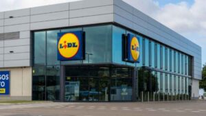Lidl pone a la venta un foco solar por menos de 6 euros con detector de movimiento ideal para patios y entradas