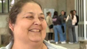 María Dolores (47) se presenta a la PAU con su hijo después de meses compartiendo apuntes