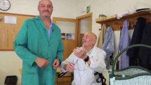Un padre de 93 años y su hijo de 59 conquistan Burgos con su historia de aprendizaje y buen humor