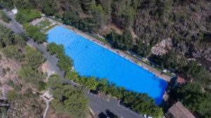 La piscina natural de Jaén que parece una playa de interior y ya atrae a cientos de bañistas