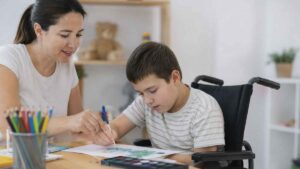 La Seguridad Social paga hasta casi 9.000 euros al año por hijo con discapacidad si se cumplen estos requisitos