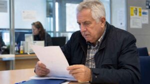El SEPE permite cobrar una ayuda a los mayores de 65 años si la Seguridad Social deniega la pensión