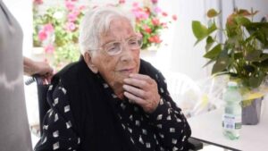 La mujer más longeva de España cumple 113 años, toma una copa de vino en las comidas y apenas toma medicación